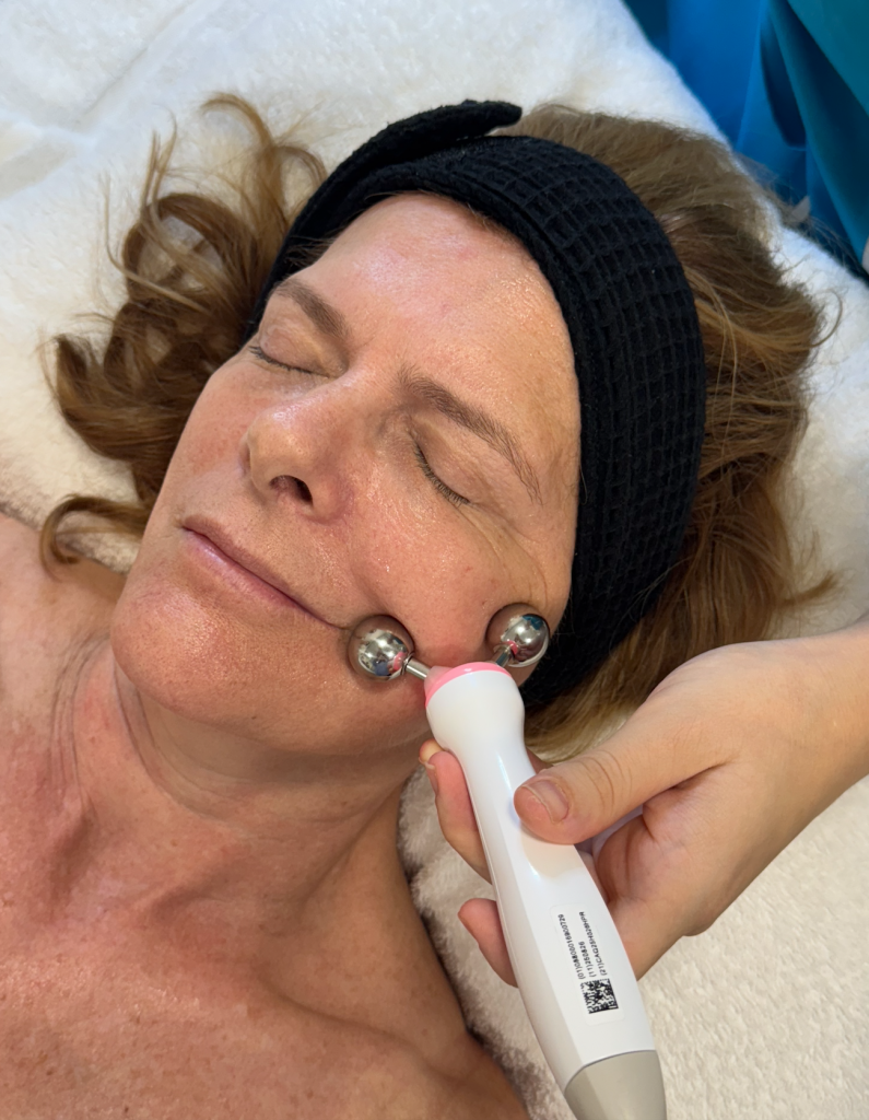 AQUAPURE - Tratamiento facial avanzado para devolverle a tu piel su vitalidad natural